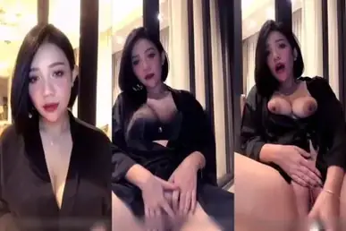 Cewek cantik memek tembem mainin sextoy nikmat gila